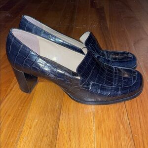 Antonio Melani Pretty Black Croc Embossed Leather Pump Loafers.  Size 9. EUC